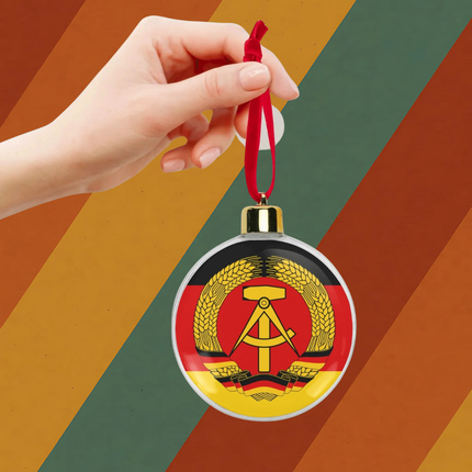 Weihnachtskugel mit DDR-Wappen
