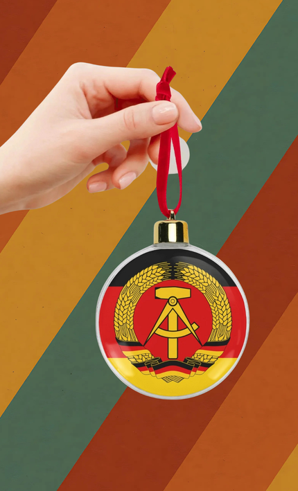 Weihnachtskugel mit DDR-Wappen